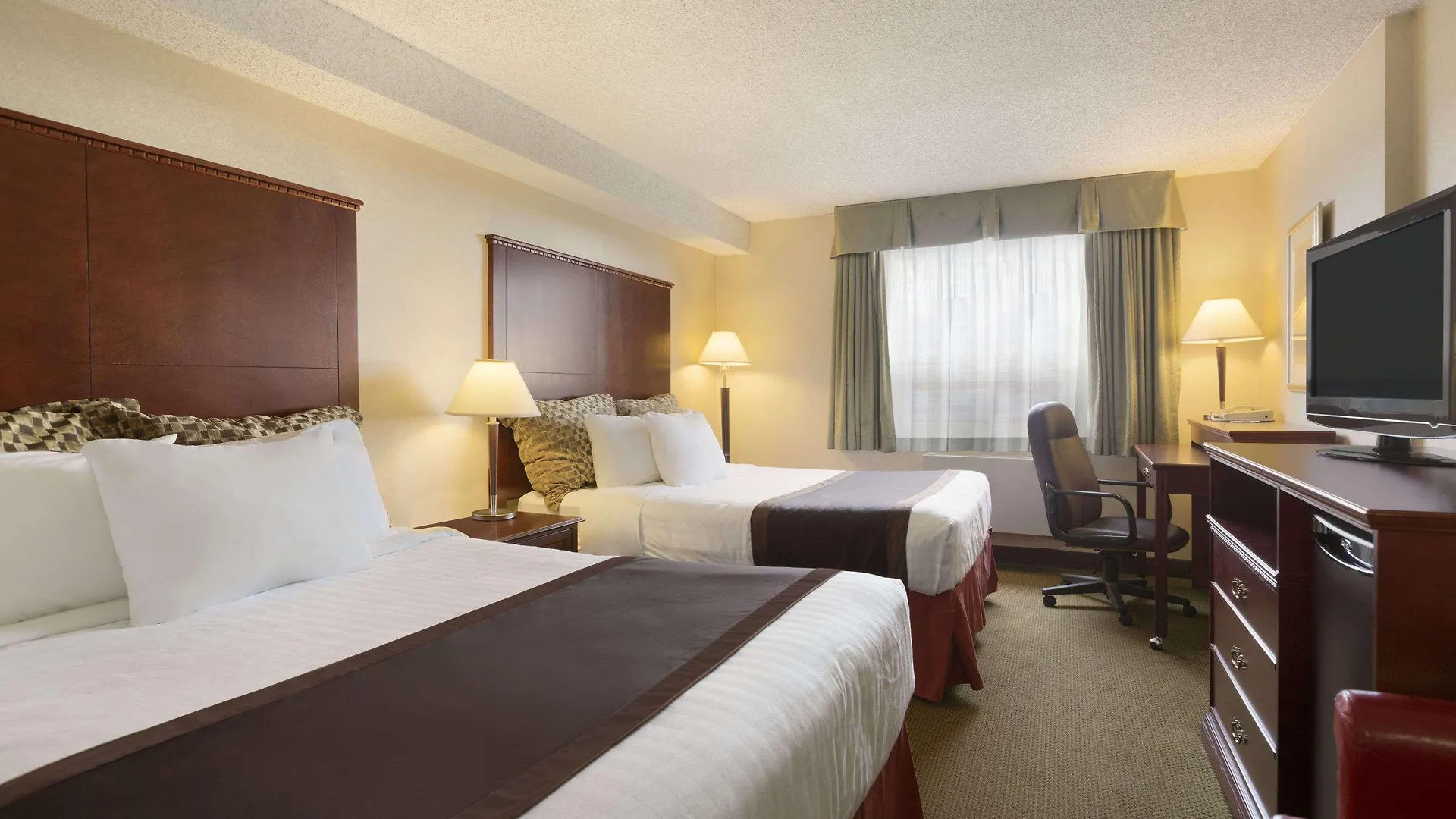 Travelodge Hotel By Wyndham Vancouver Airport Richmond 2*,